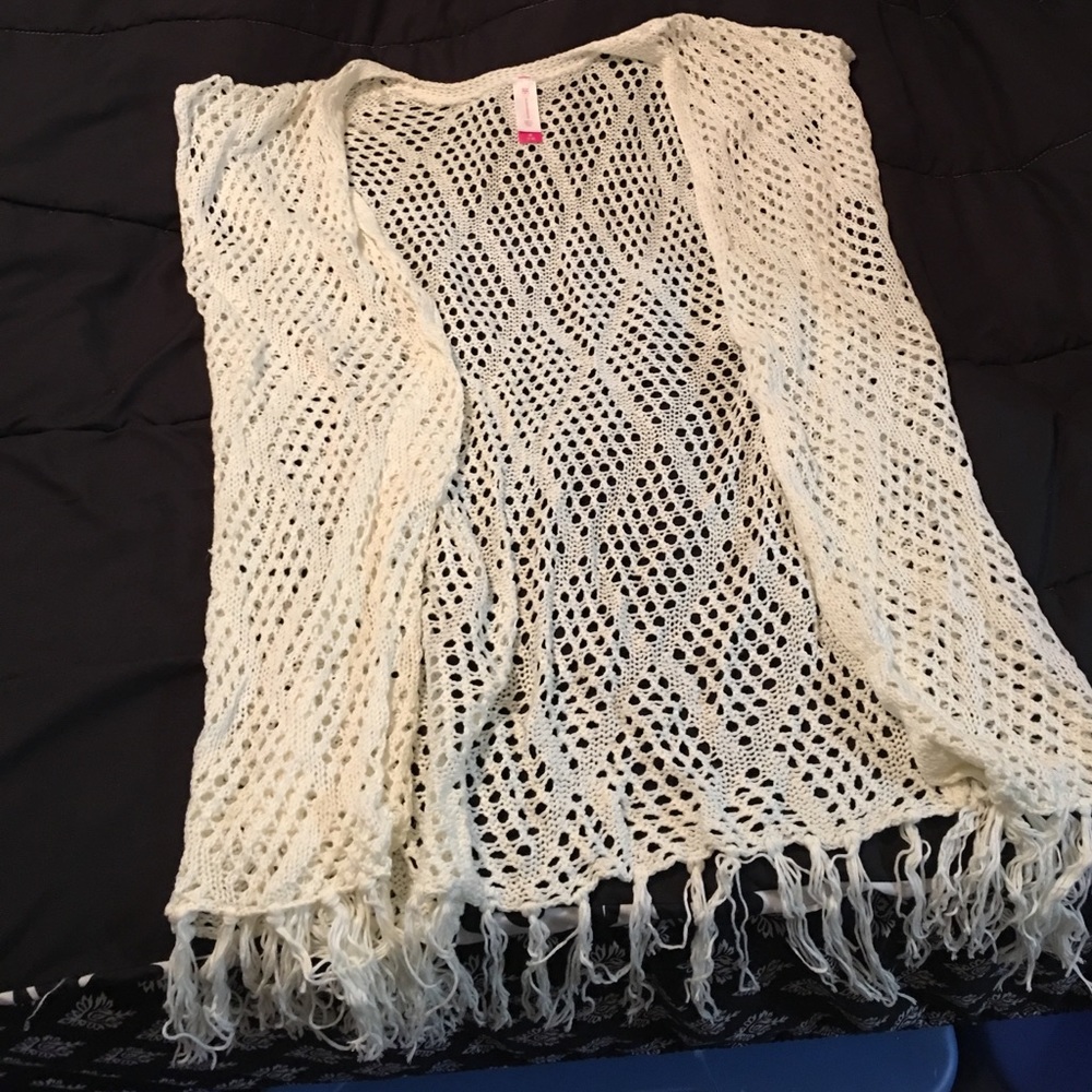 Crocheted short sleeve tunic.
