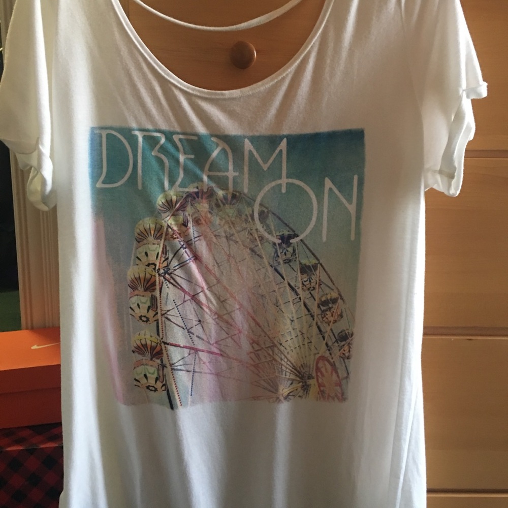 Flowy graphic tee