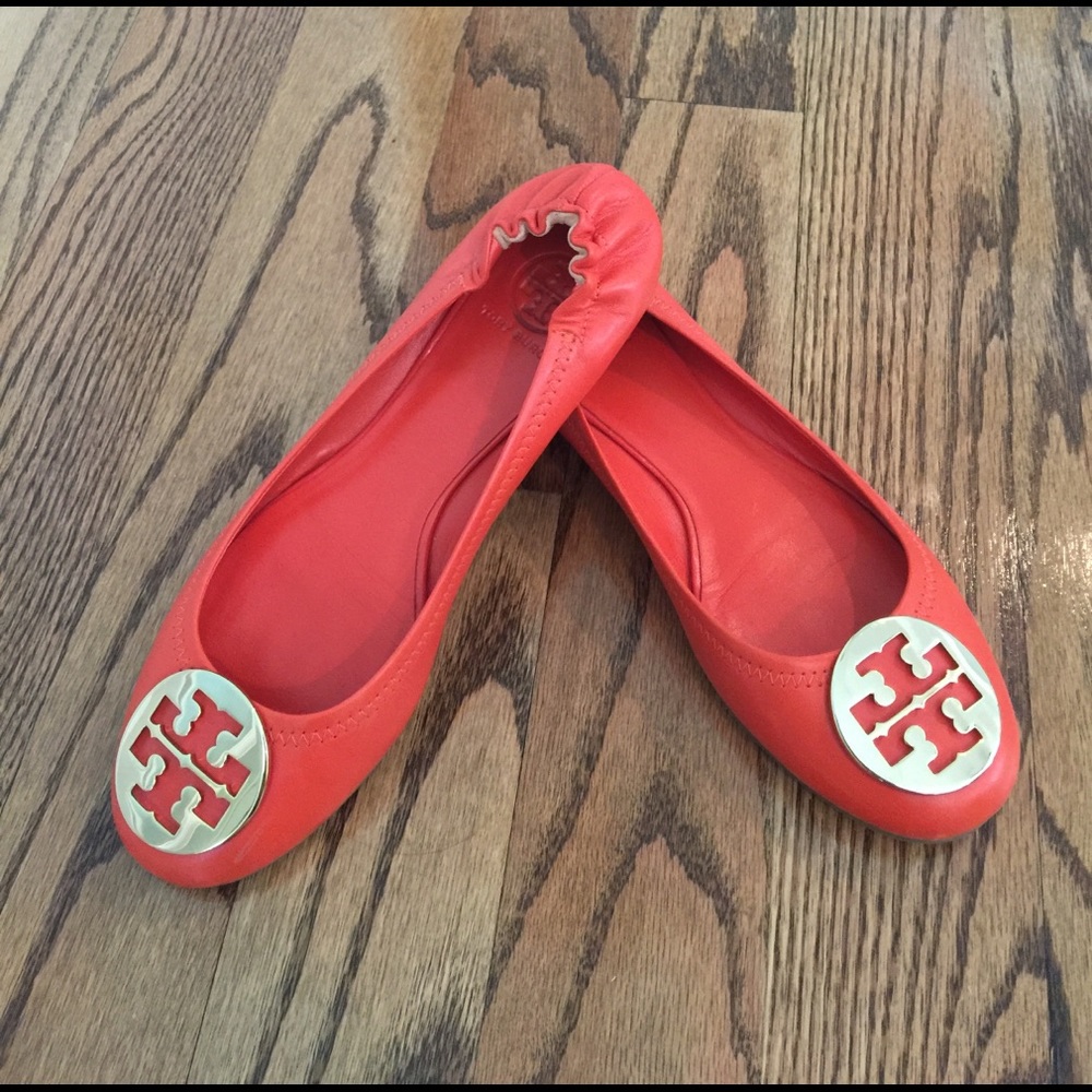 TORY BURCH ORANGE REVA FLATS GOLD LOGO
