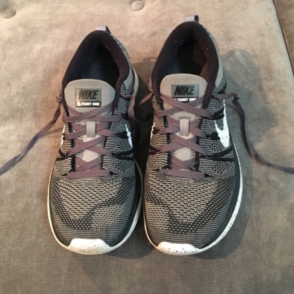 NIKE Flyknit ONE Size 7 (fits like 6.5)