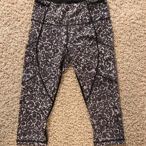 Size 6 Lululemon Outrun Crops