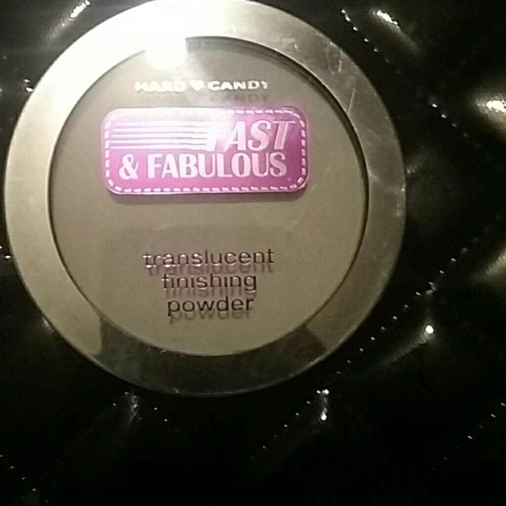 Translucent finishing powder by hard candy