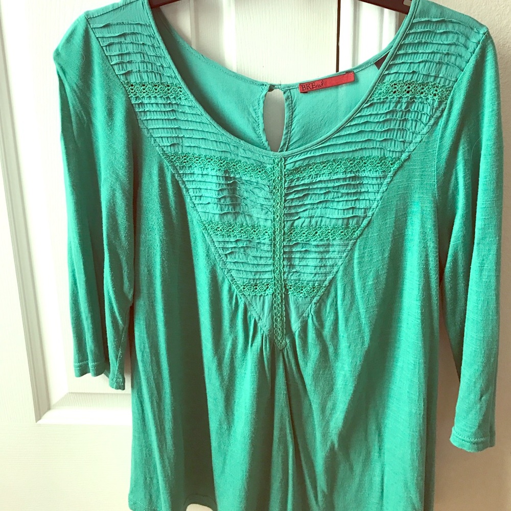 Green BKE Top! 💚