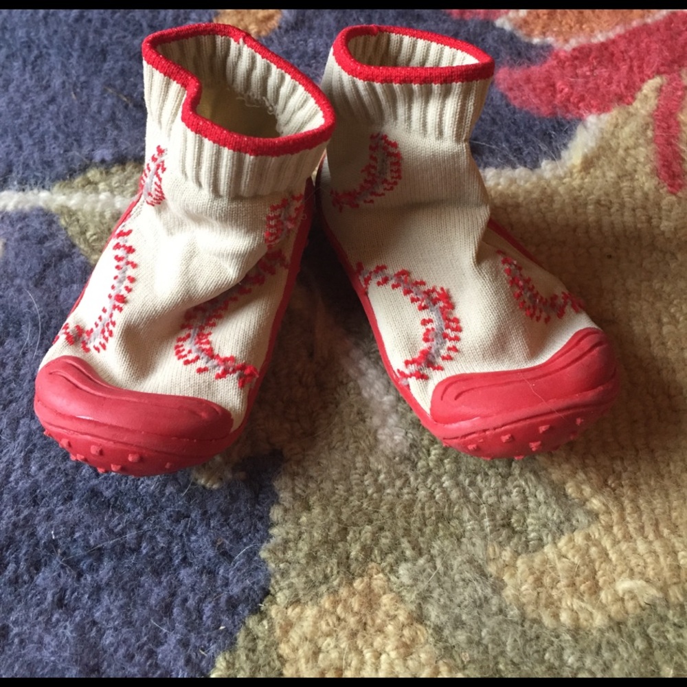 Sock shoes for early walkers
