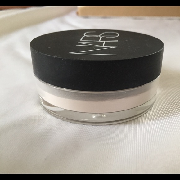 NARS Translucent Crystal Powder - Picture 3 of 3