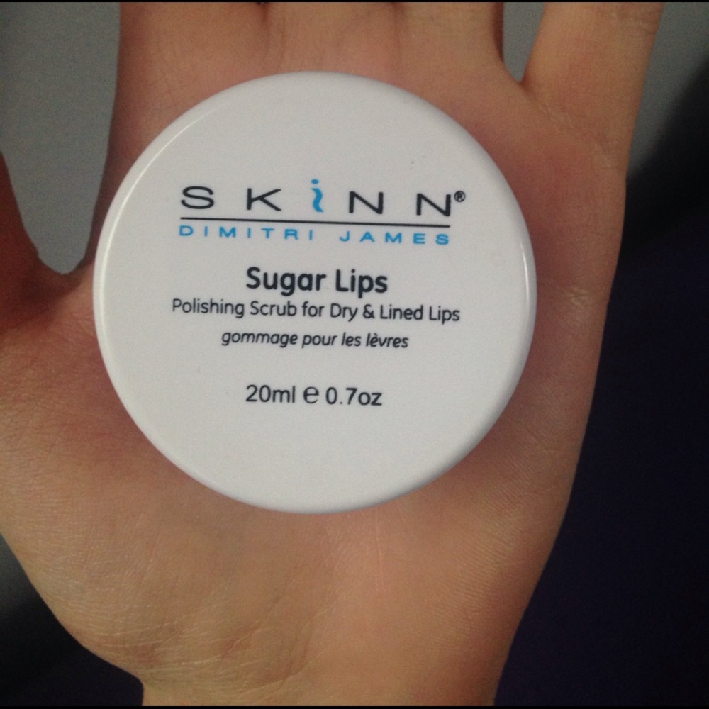 Lip Scrub by Skinn