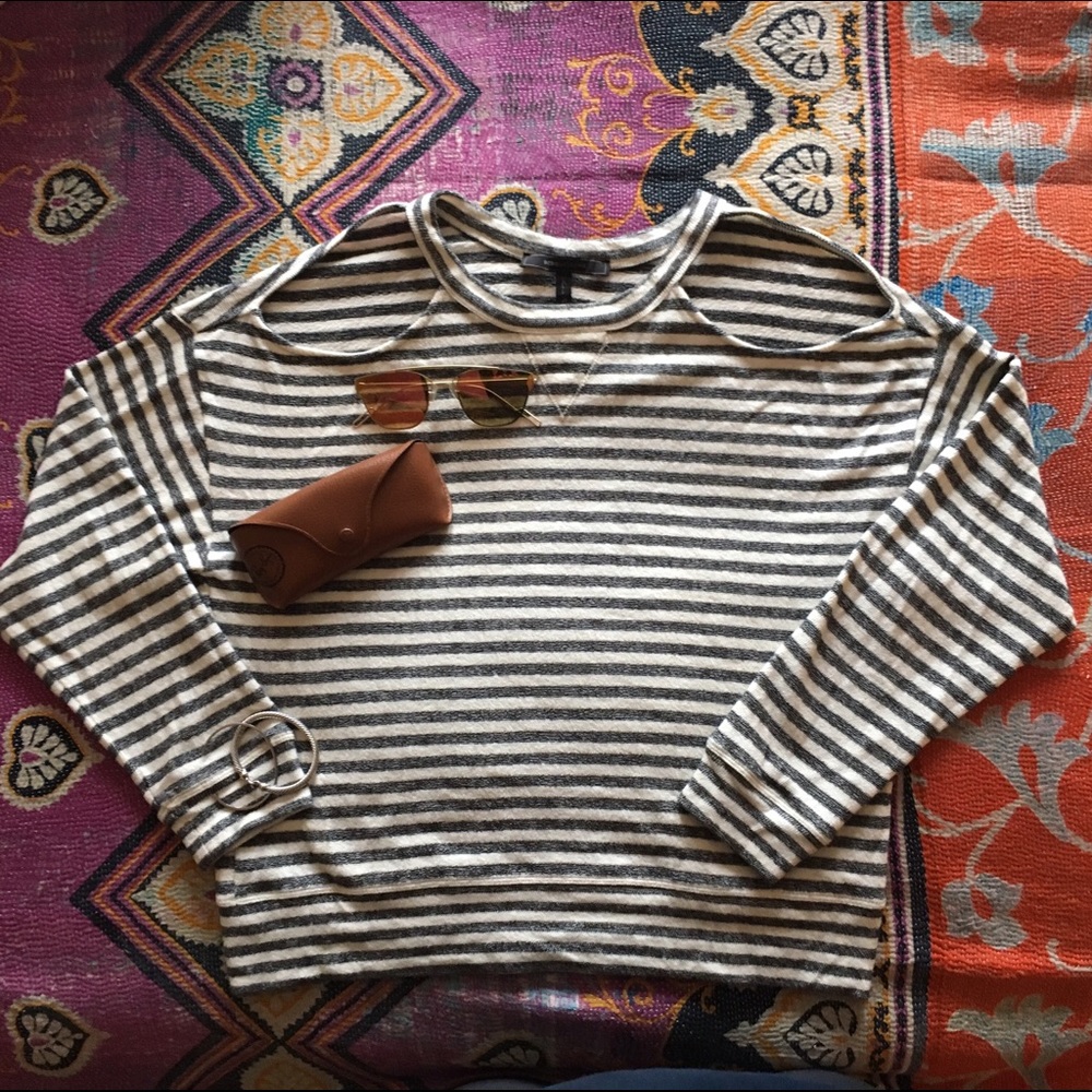 ⚓️ Classic BCBG Striped Long Sleeve Top