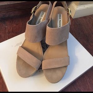 Steve Madden sued wedges