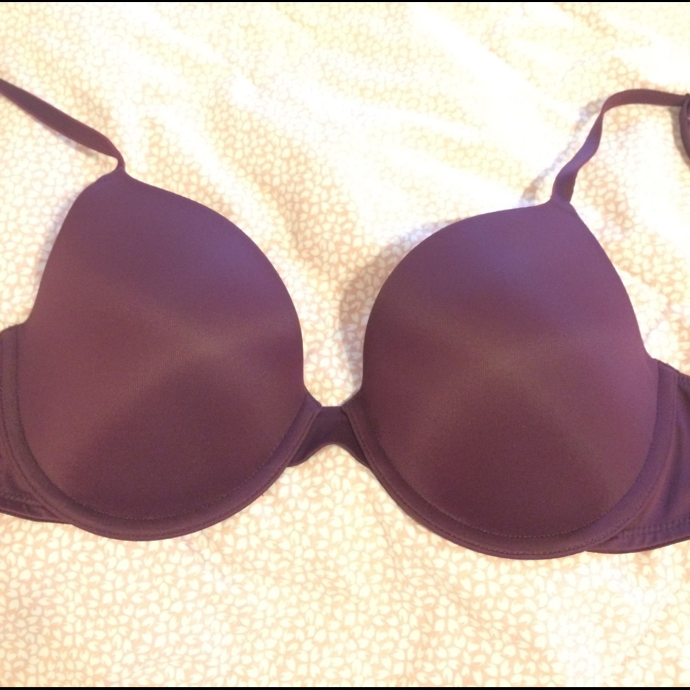 Merlot VS PINK 🍷 Wear Everywhere T-shirt bra