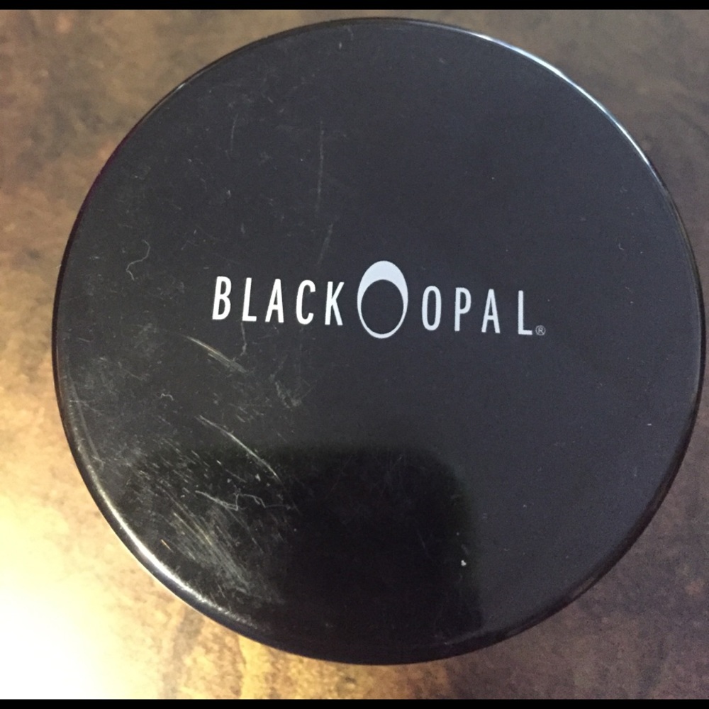 Black opal finishing powder