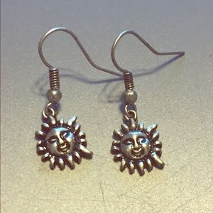 *SOLD* Smiling sun earrings