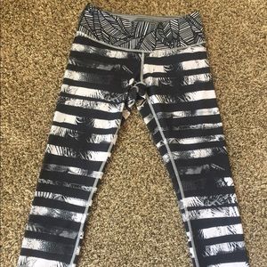 Lululemon Shady Palms Wunder Under crops