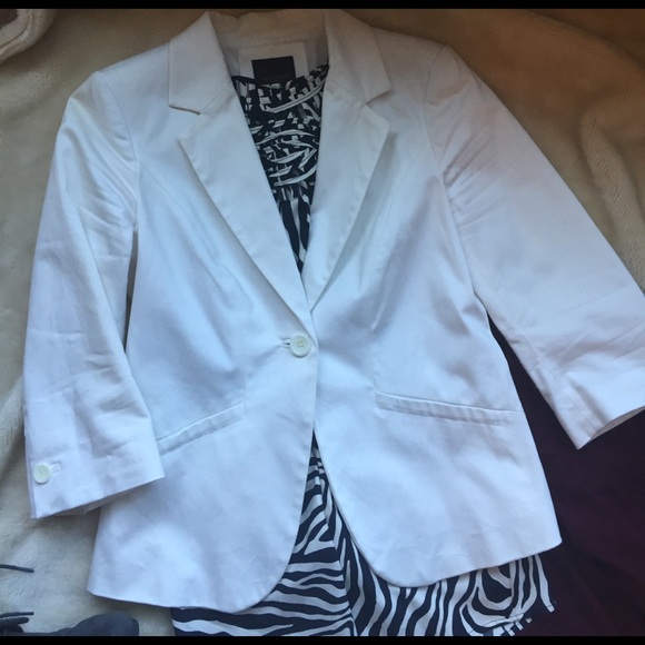 The Limited 3/4 Sleeve Jacket - Picture 2 of 3