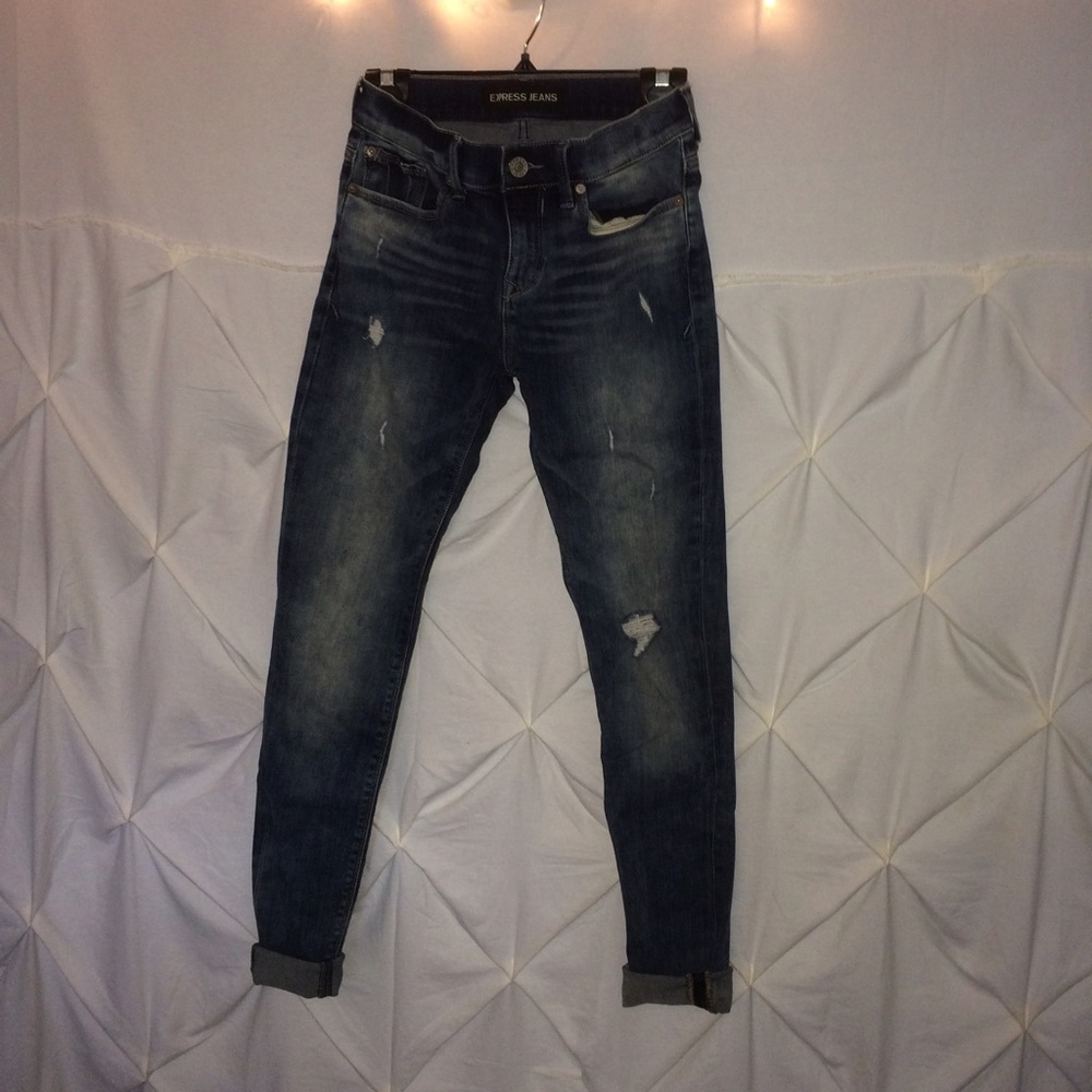 Mid-Rise ripped Express Jeans!!