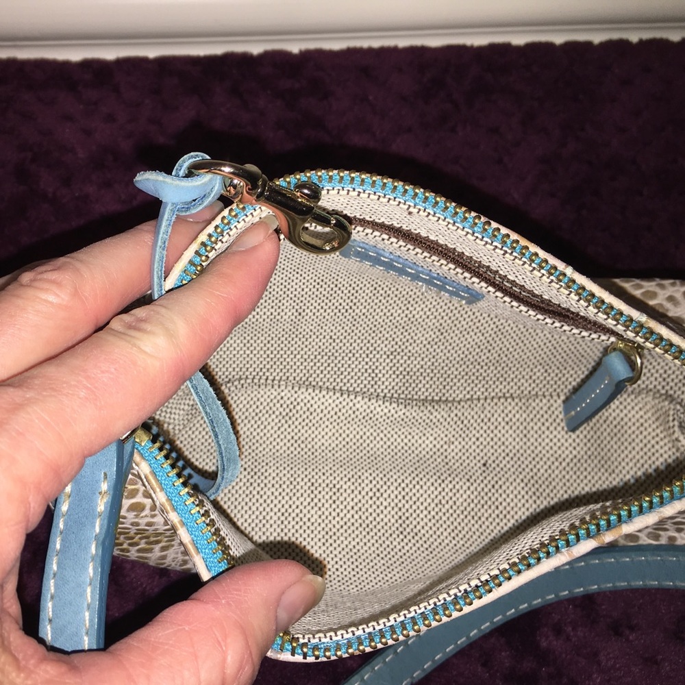** SOLD ** 👛 DOONEY & BOURKE - Picture 3 of 7
