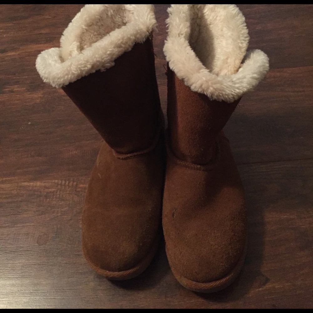 Used Kohl's brown boots size 8