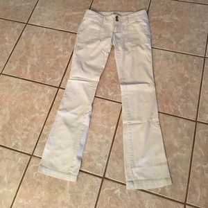 Low rise cream-colored khaki Hollister 1S pants