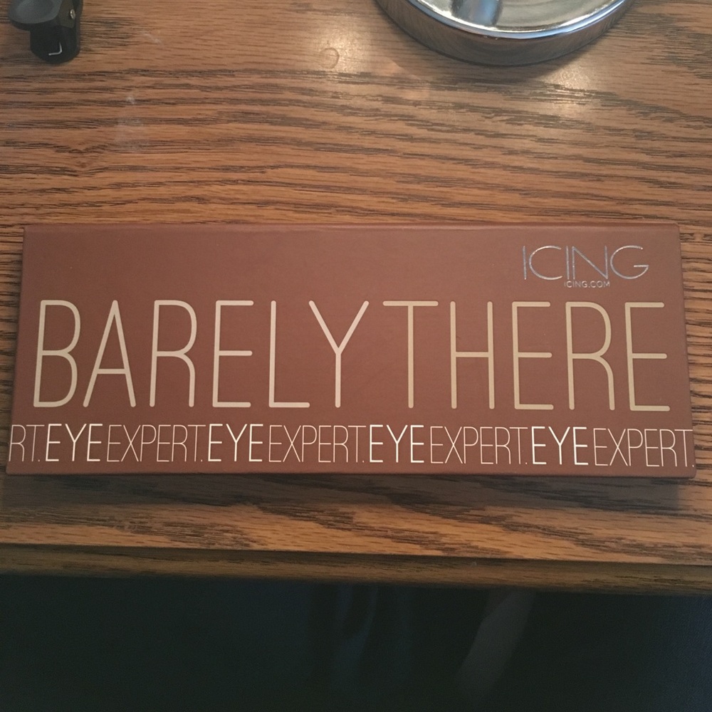 Icing Barely There Eyeshadow Palette