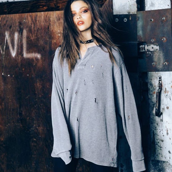 LF Tops - BNWT gray distressed thermal top