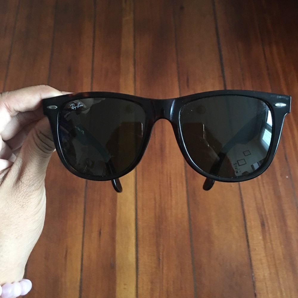 Tortoise brown Ray Ban glasses