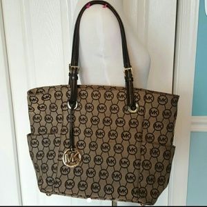 SOLD Michael kors JetSet Tote