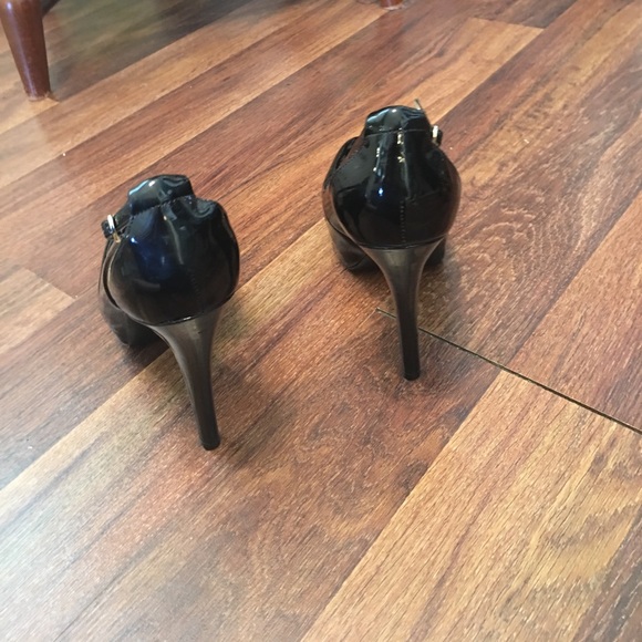 Black Guess heels size 9 - Picture 4 of 4