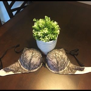Gorgeous lace Victoria's Secret Bombshell Bra
