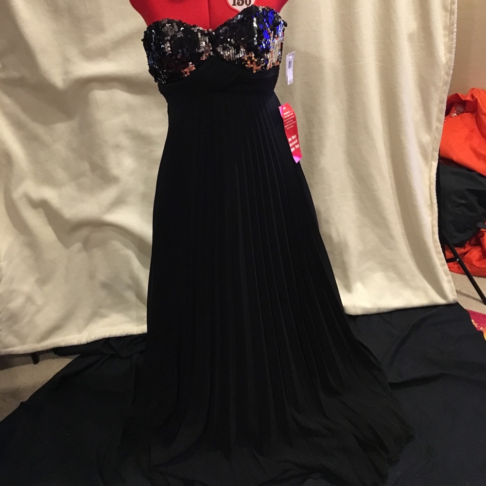 ‼️FINAL SALE‼️Sweetheart Strapless Gown NWT
