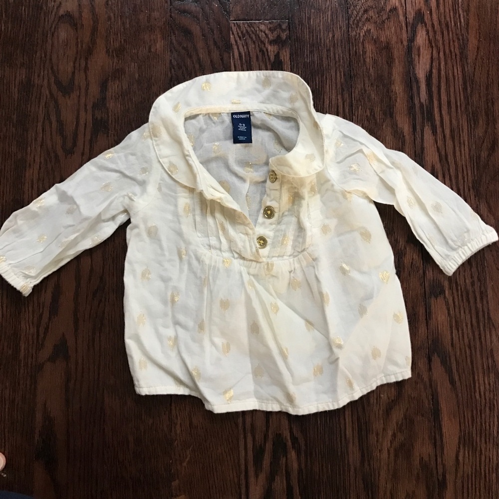 Old Navy cream baby shirt 0-3M like new