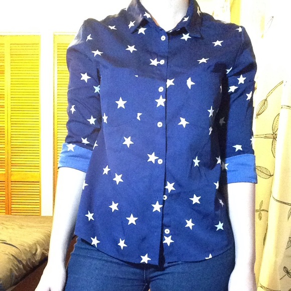 silky blue star print button up - Picture 2 of 3
