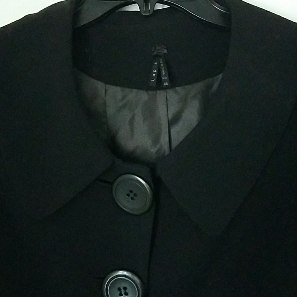 Blazer - Picture 2 of 4