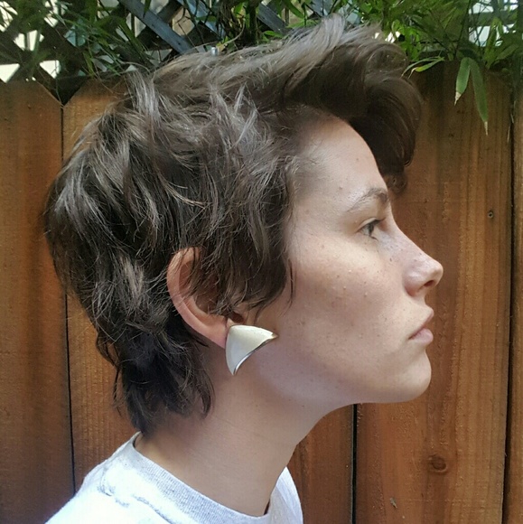 Vintage Clip on Earrings - Picture 3 of 4