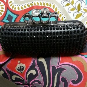 Brass knuckle clutch