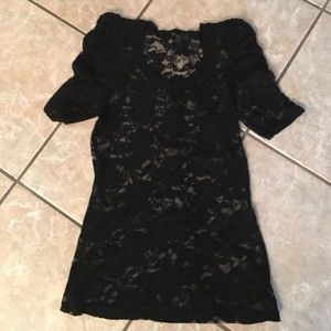 Black lace form-fitting roused sleeved blouse