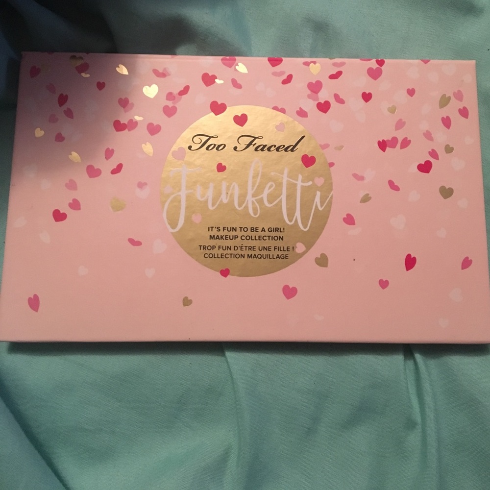 Too faced funfetti eyeshadow palette 🎀