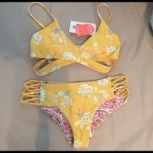 NWT yellow Billabong bikini