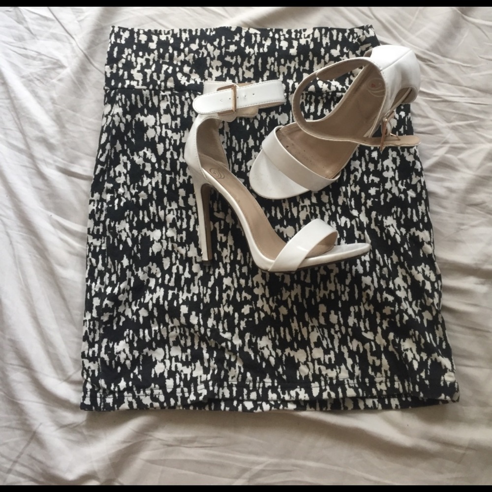 ✨CLEARANCE✨Forever 21 Bandage Skirt