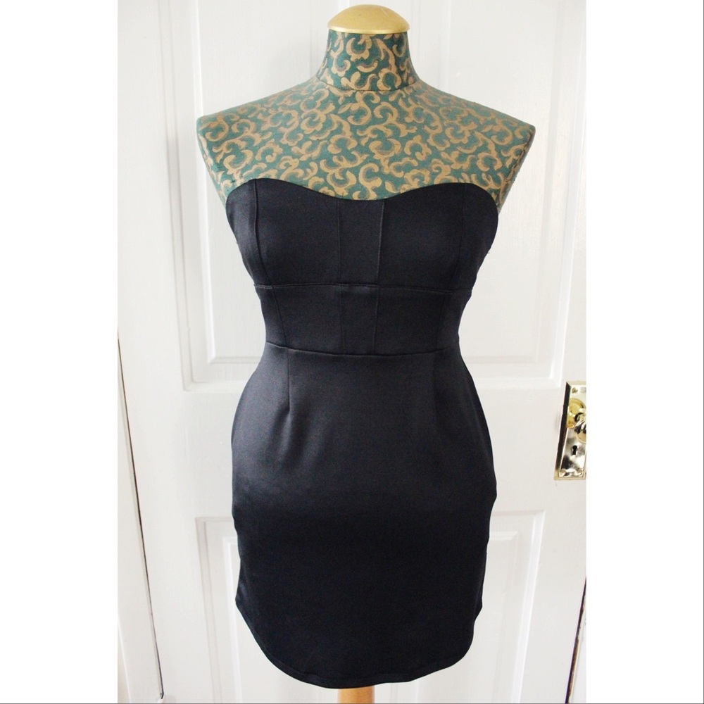 Cute Little Black Dress with Pockets!