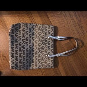 Michael Kors Jet Setter Bag