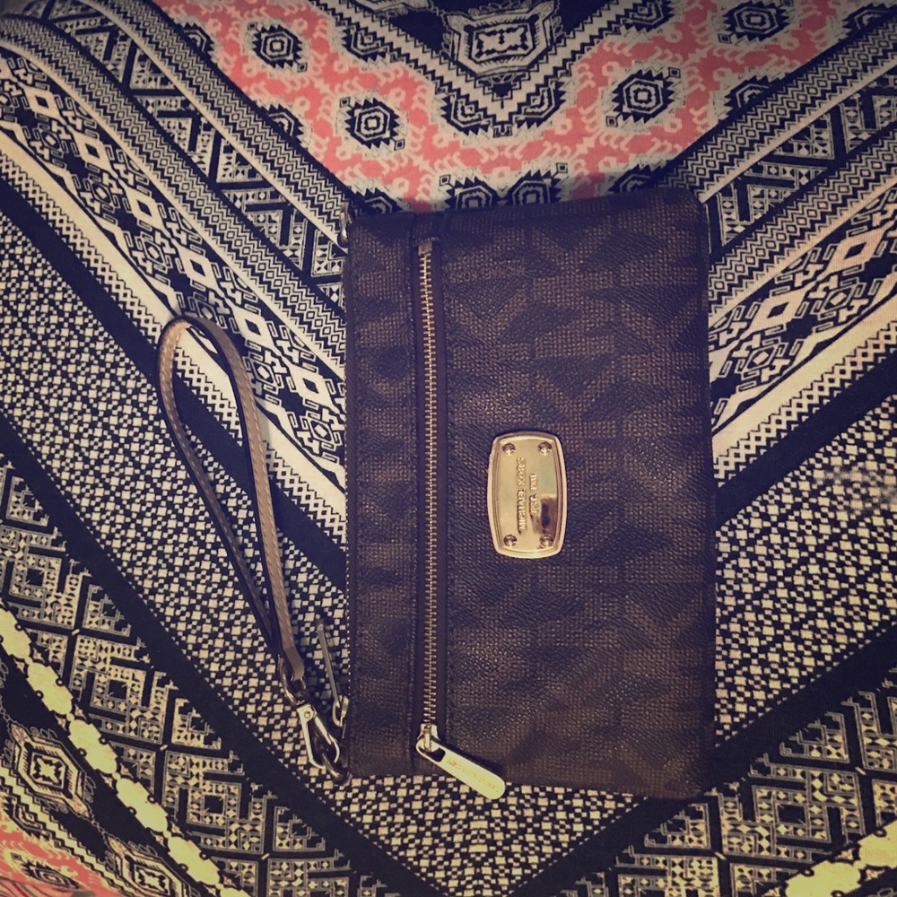 Michael kors wristlet