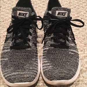 Nike flyknit running shoes
