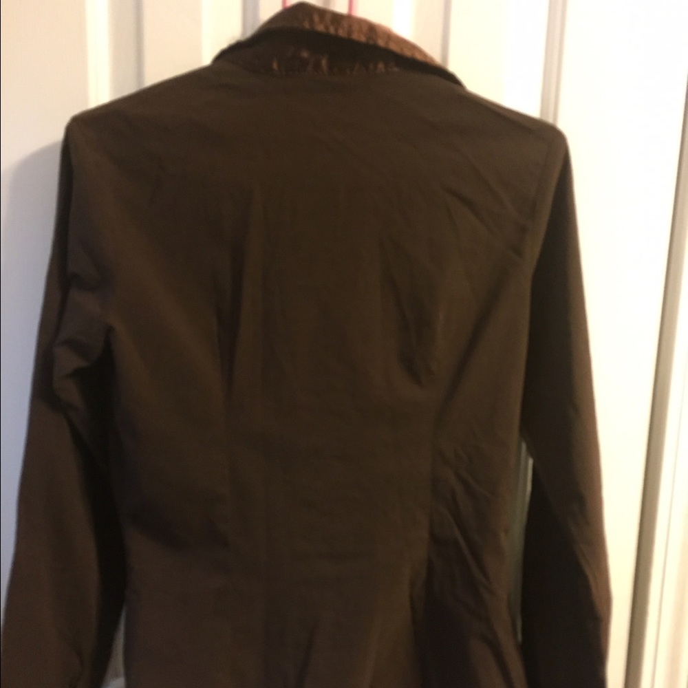 Tops - Picture 2 of 3
