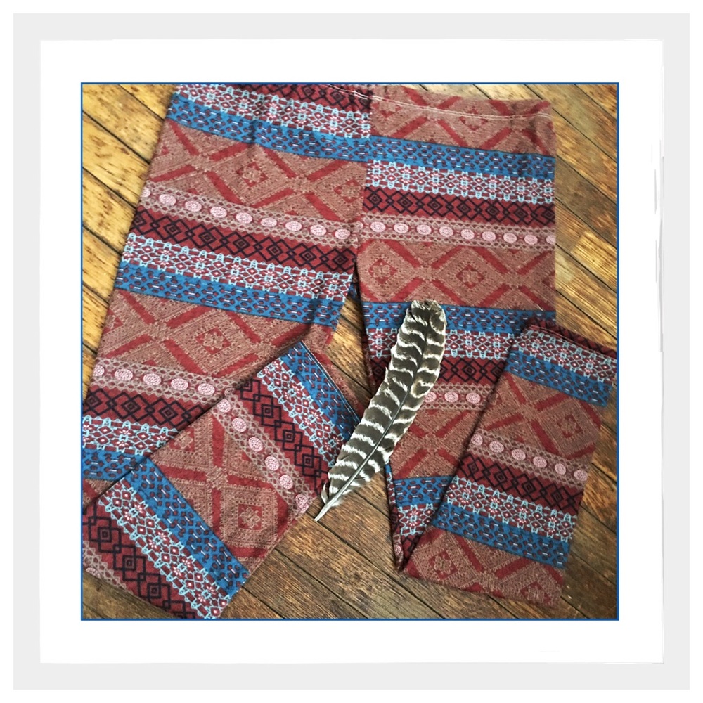 {Plus} Tribal Print Leggings