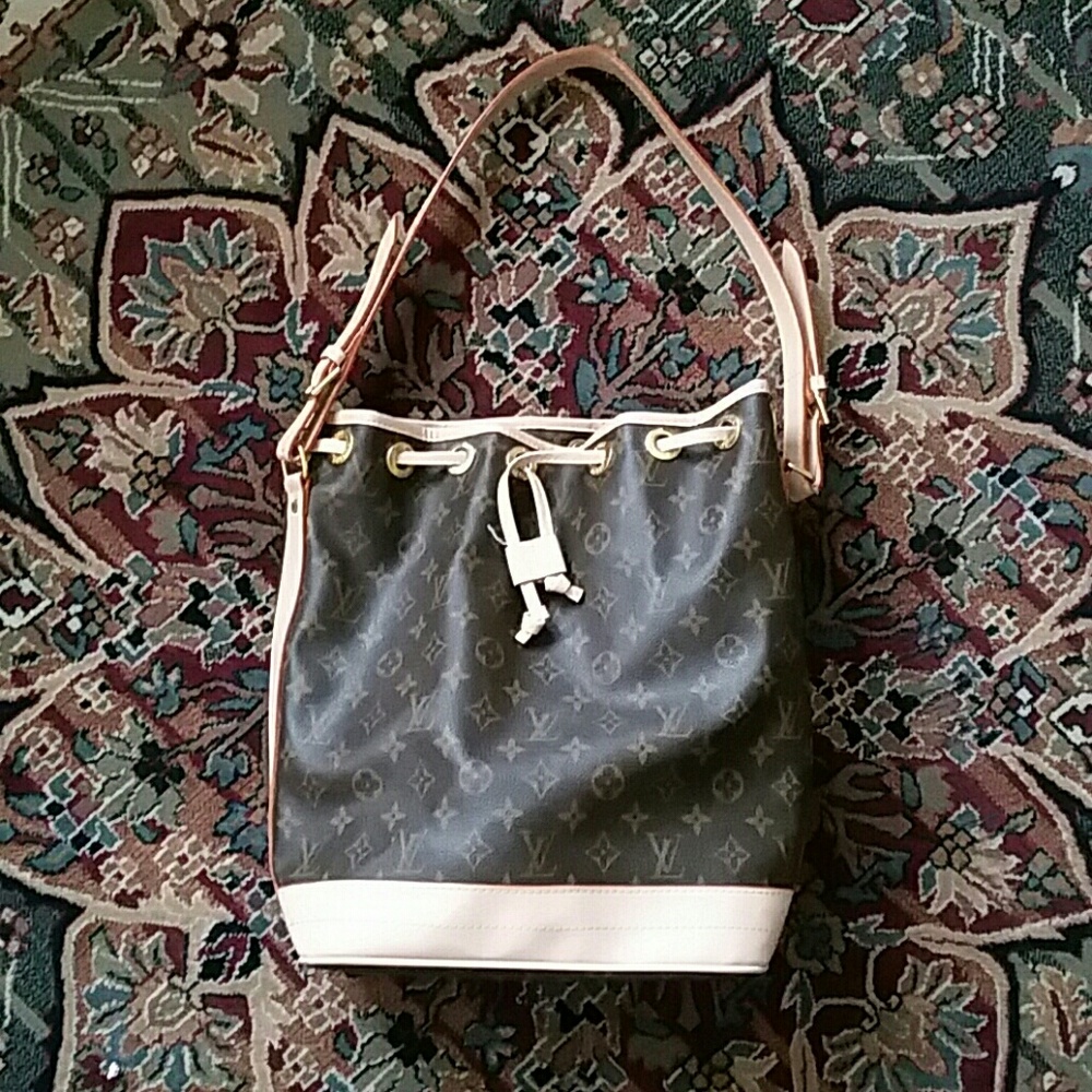 Bucket bag
