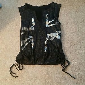 Arden B! Super cute top. Ties up the sides. V neck