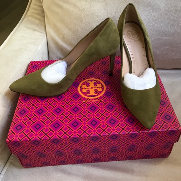 Tory Burch Shoes - 💃SALE Tory burch suede olive heel