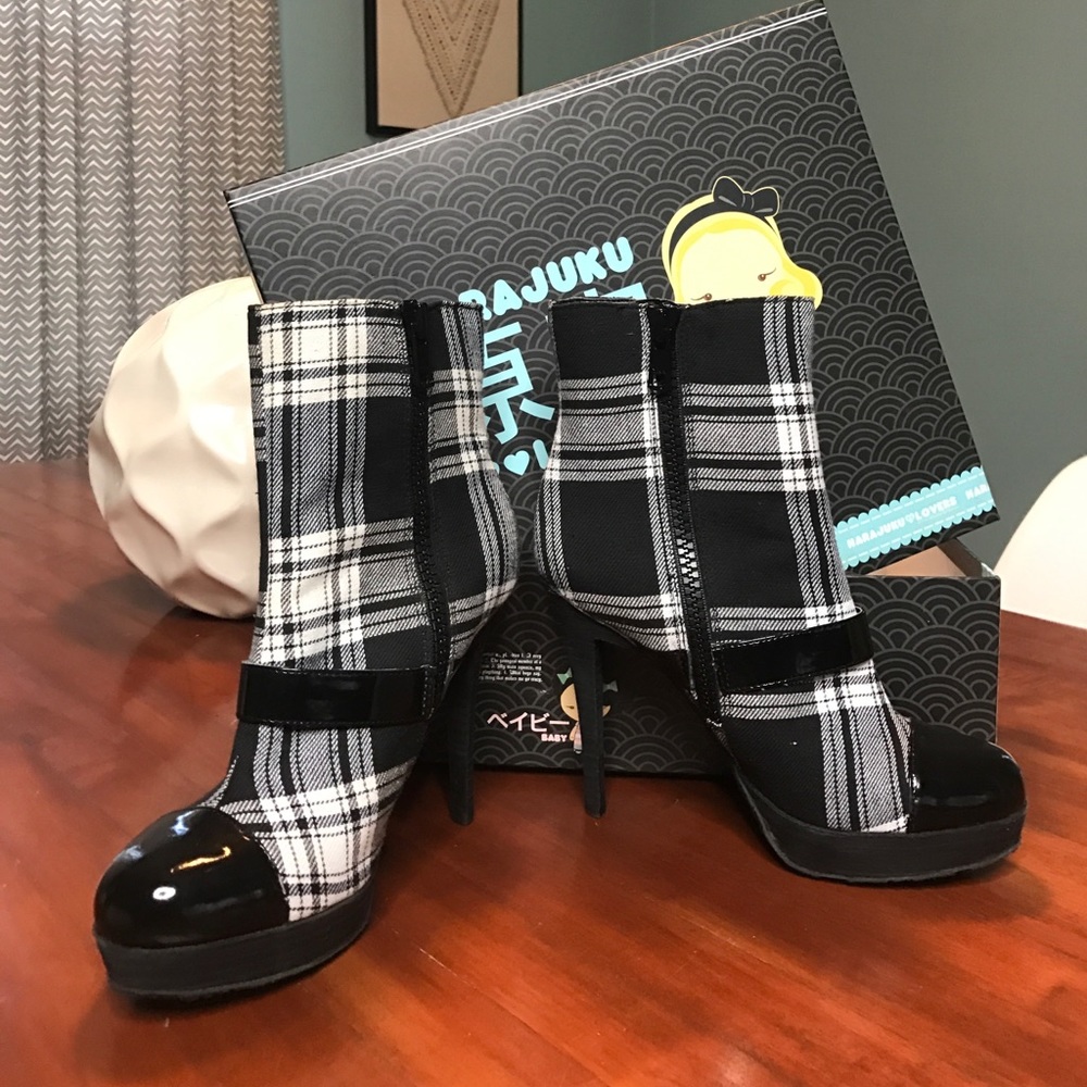 Harajuku Lovers Booties - Picture 2 of 2