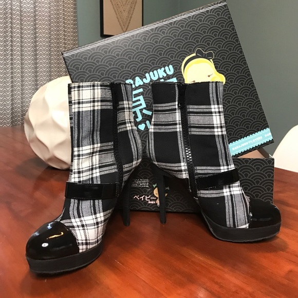 Harajuku Lovers Booties - Picture 2 of 2