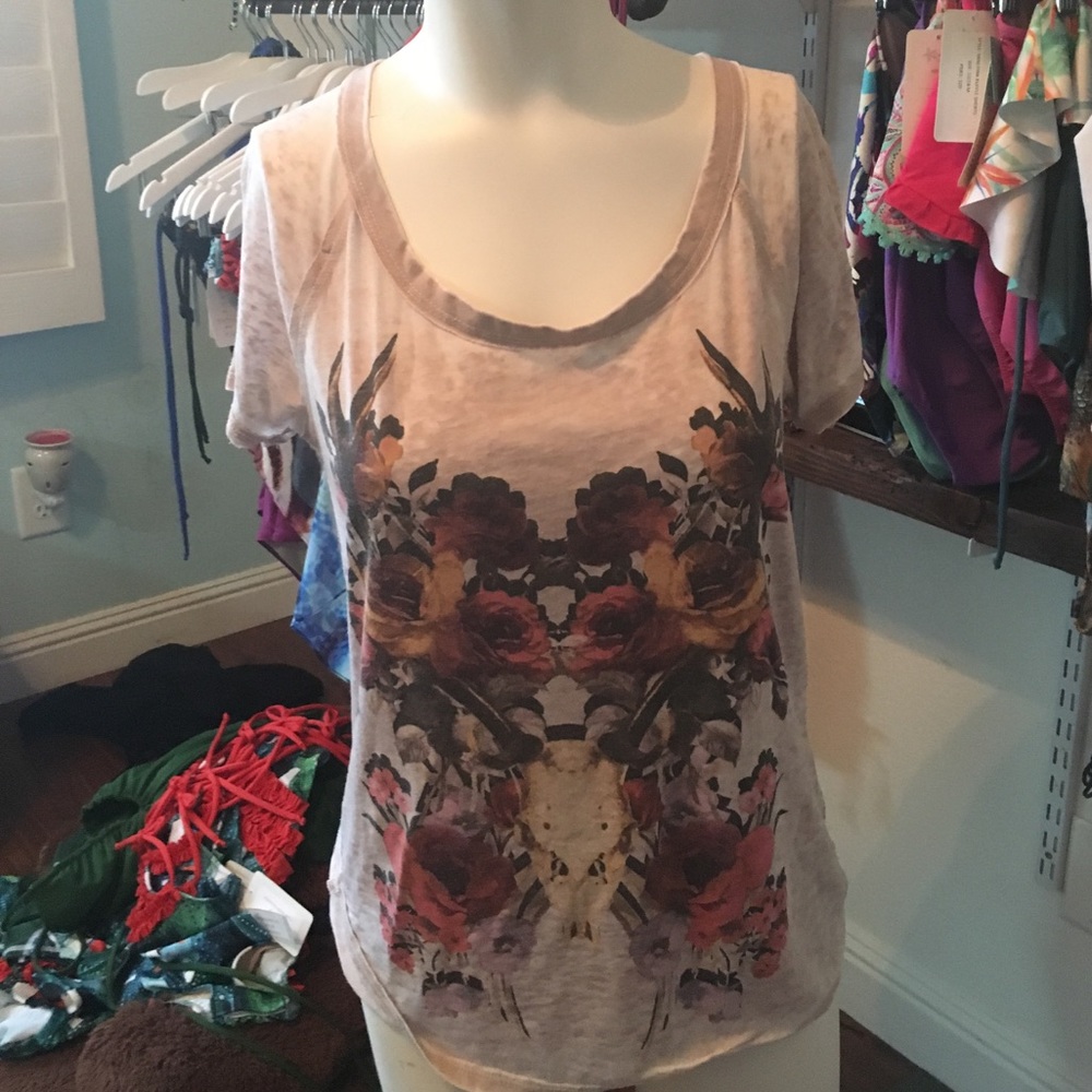 Chaser "cow skull/flower" top; size small; burnout