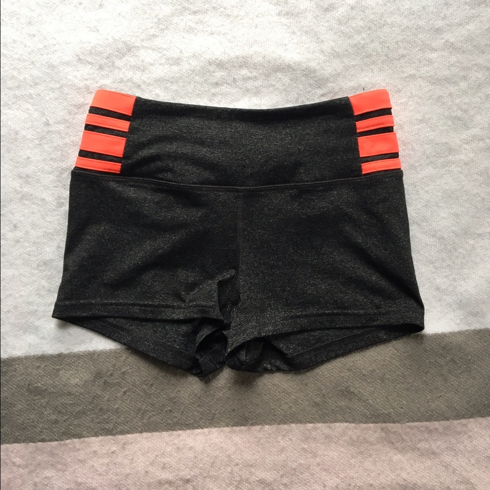 🚨SOLD ON MERC🚨Cute flirty workout spandex shorts